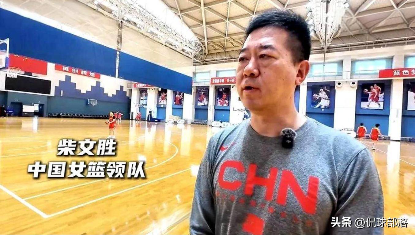 球队主教练接受了媒体的采访，谈论了战术布置