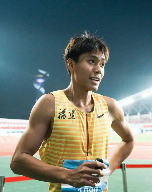 体操男将表现出色，夺得桂冠