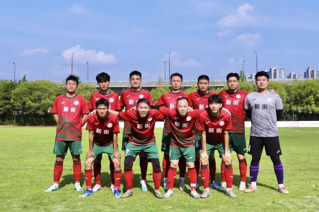 守住阵地守护胜利，客队球员拼尽全力