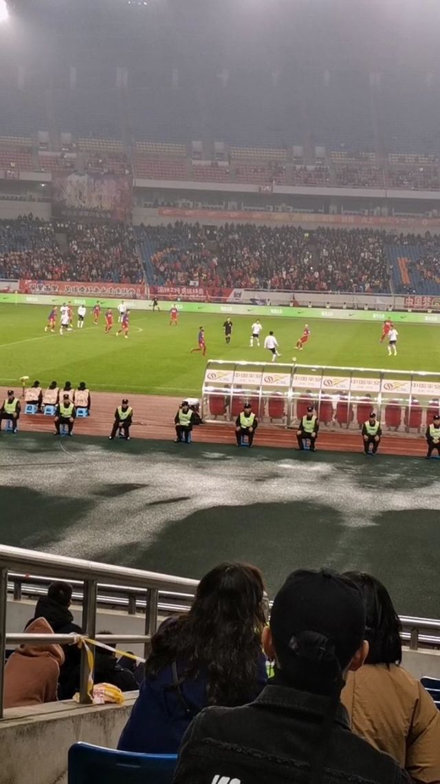 重庆斯威对阵武汉卓尔：谁将笑到最后？