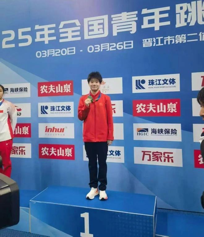 运动健儿实力抗争，赛场激烈