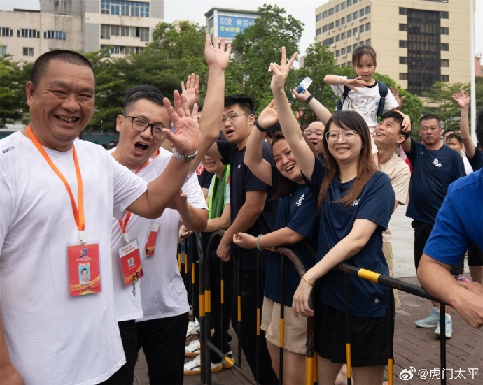 激情角逐展开，球员斗志昂扬