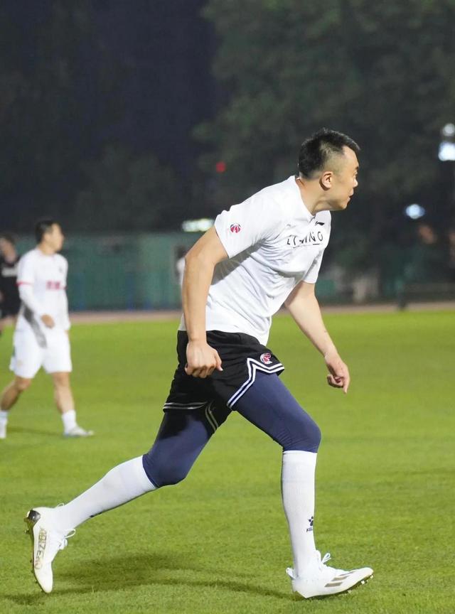 香港男篮在比赛中稳健发挥，实现胜利