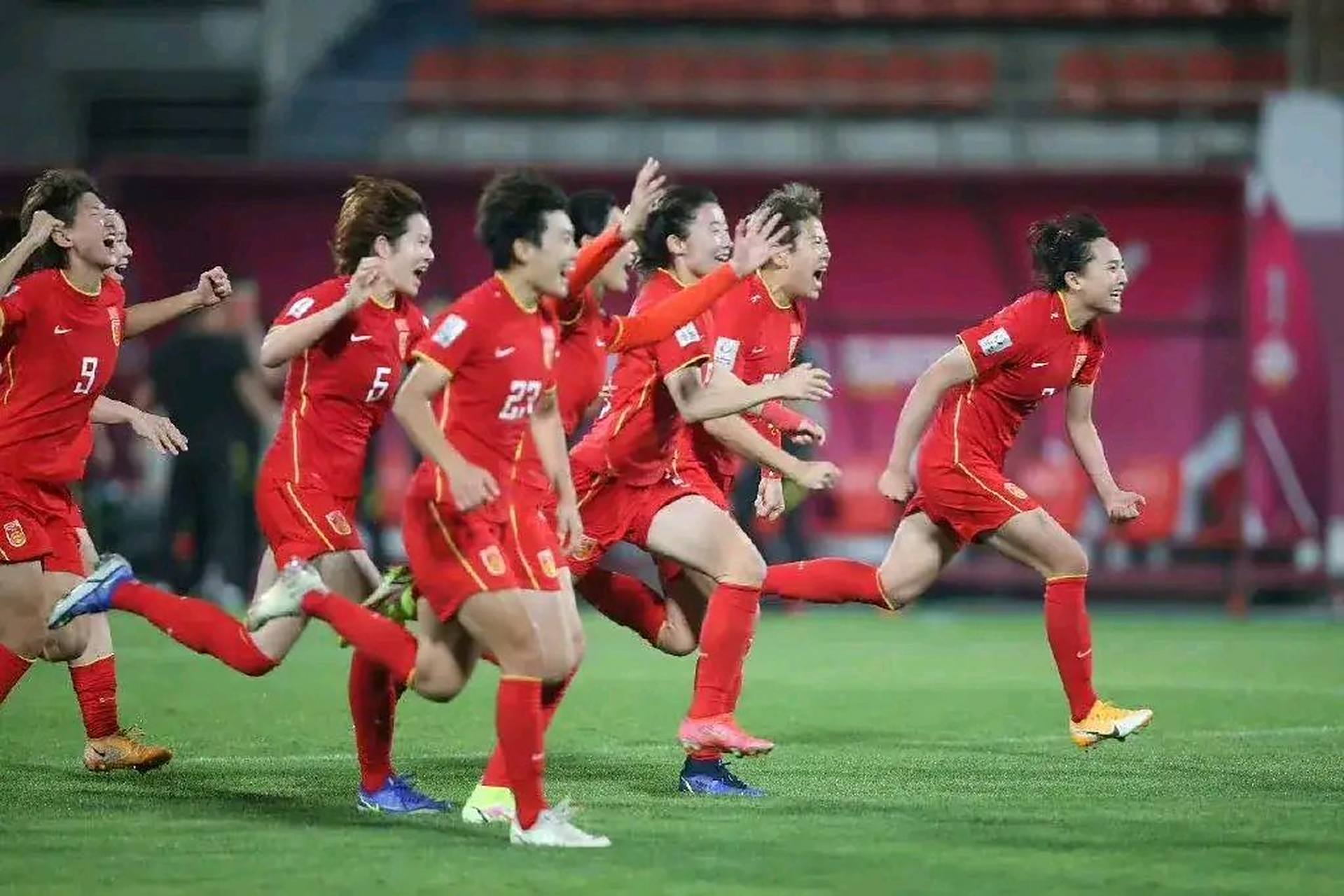 一触即发：女足比赛近期战况激烈