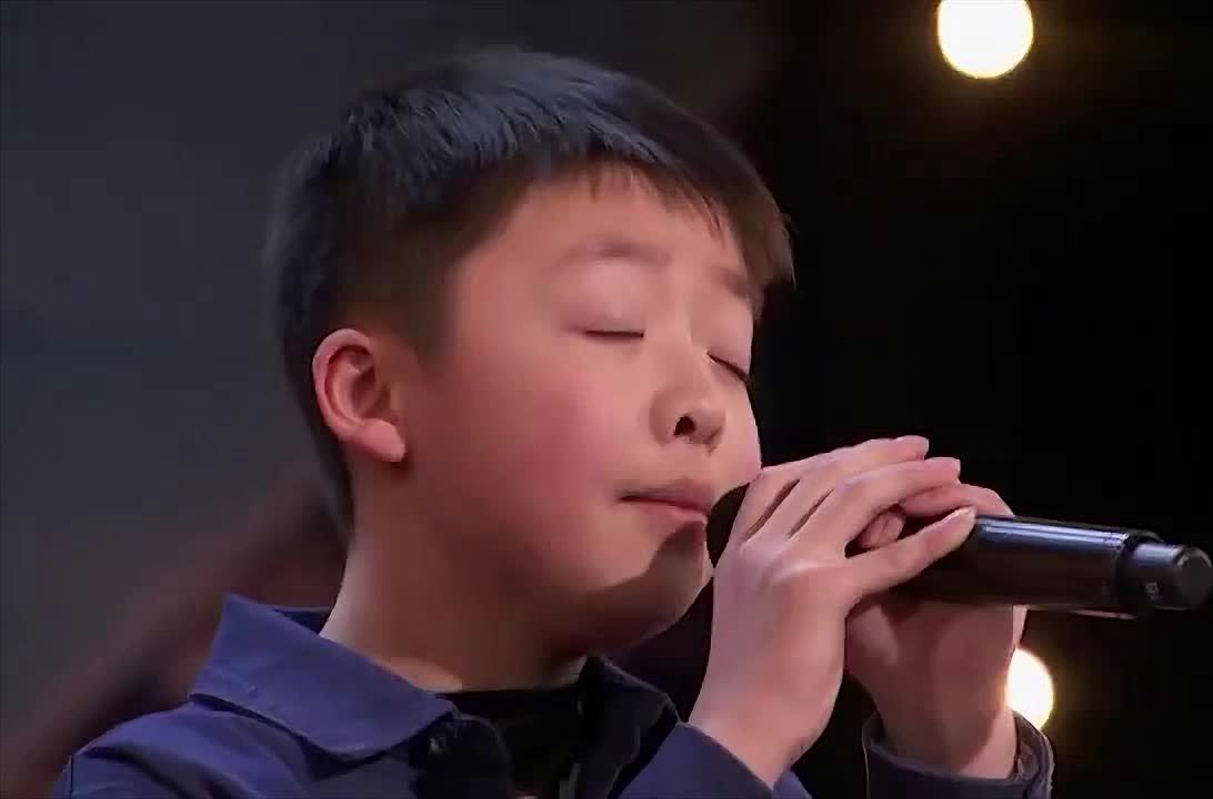 惊艳表现：球队赢得掌声如潮
