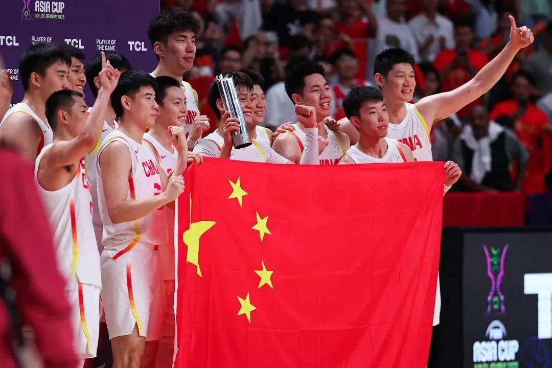 亚洲杯半决赛异常精彩，中国男篮晋级决赛