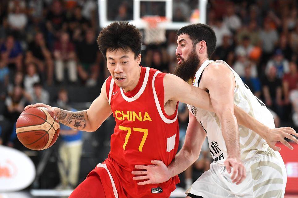亚洲杯半决赛异常精彩，中国男篮晋级决赛