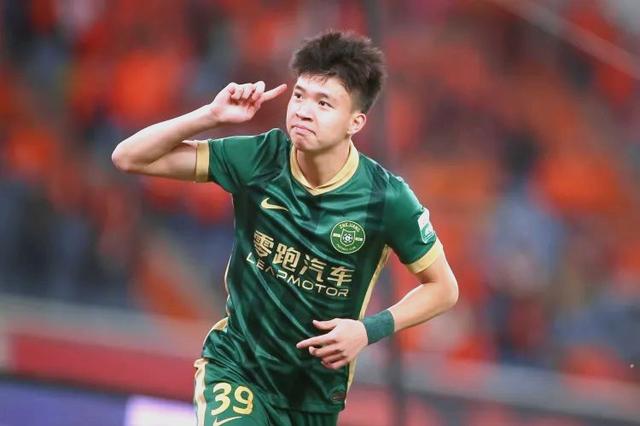 体育界新星成功崭露头角，实力耀眼