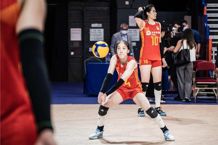 中场战术卡位，女足球队需加强临场应变