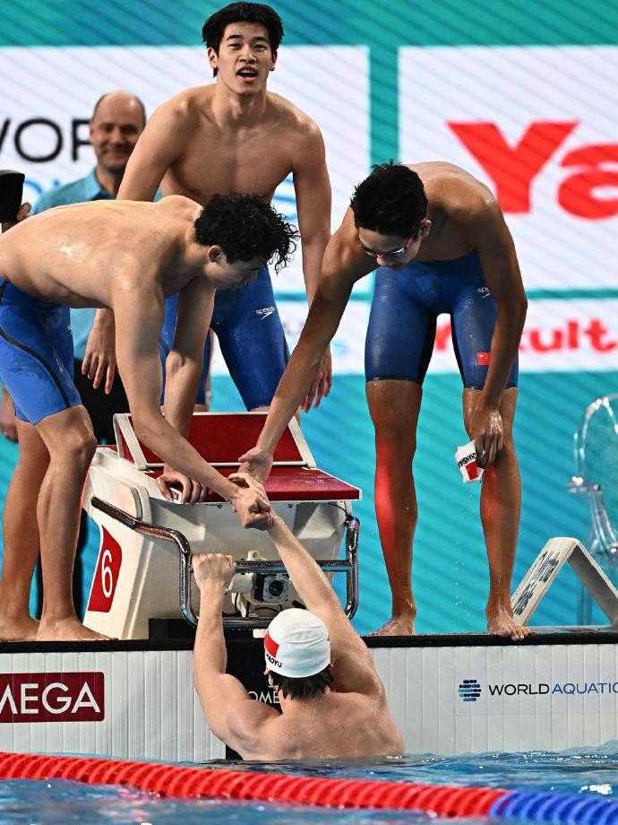 中国游泳队接力夺得男子4x100米自由泳冠军