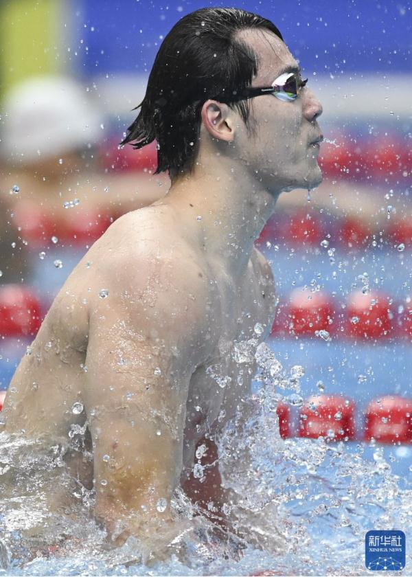 中国游泳队接力夺得男子4x100米自由泳冠军